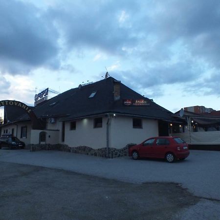 Fan Fan Penzion Rožňava Buitenkant foto